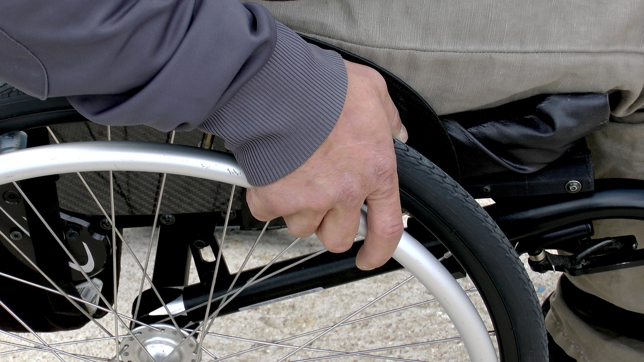 Passer sa porte d’entrée aux normes pour les personnes à mobilité réduite